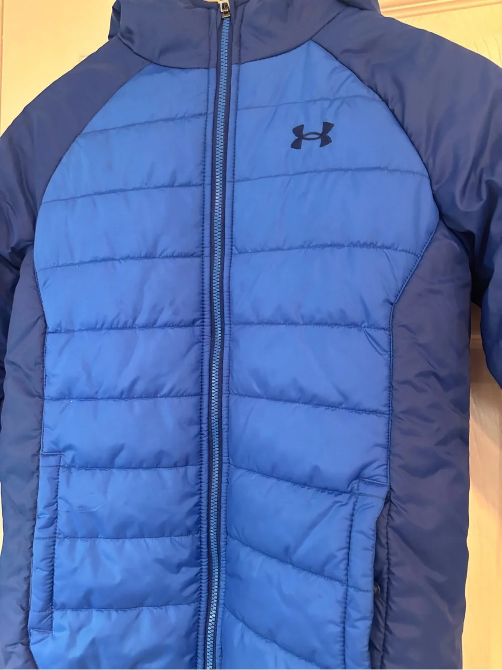 Under Armour Tuckerman Puffer Jacket in royal blue youth size large